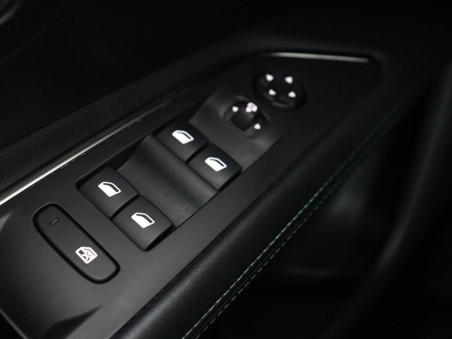 Peugeot 3008 1.6 HYbrid 225 Allure | Trekhaak | Camera | Half leder | Full LED | DAB | Parkeerhulp | Cruise control | Bluetooth | Climate control | PHEV | Plug In