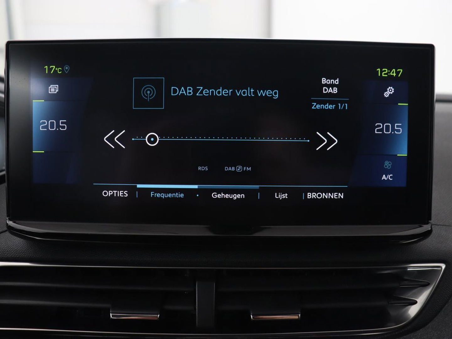 Peugeot 3008 1.6 HYbrid 225 Allure | Trekhaak | Camera | Half leder | Full LED | DAB | Parkeerhulp | Cruise control | Bluetooth | Climate control | PHEV | Plug In