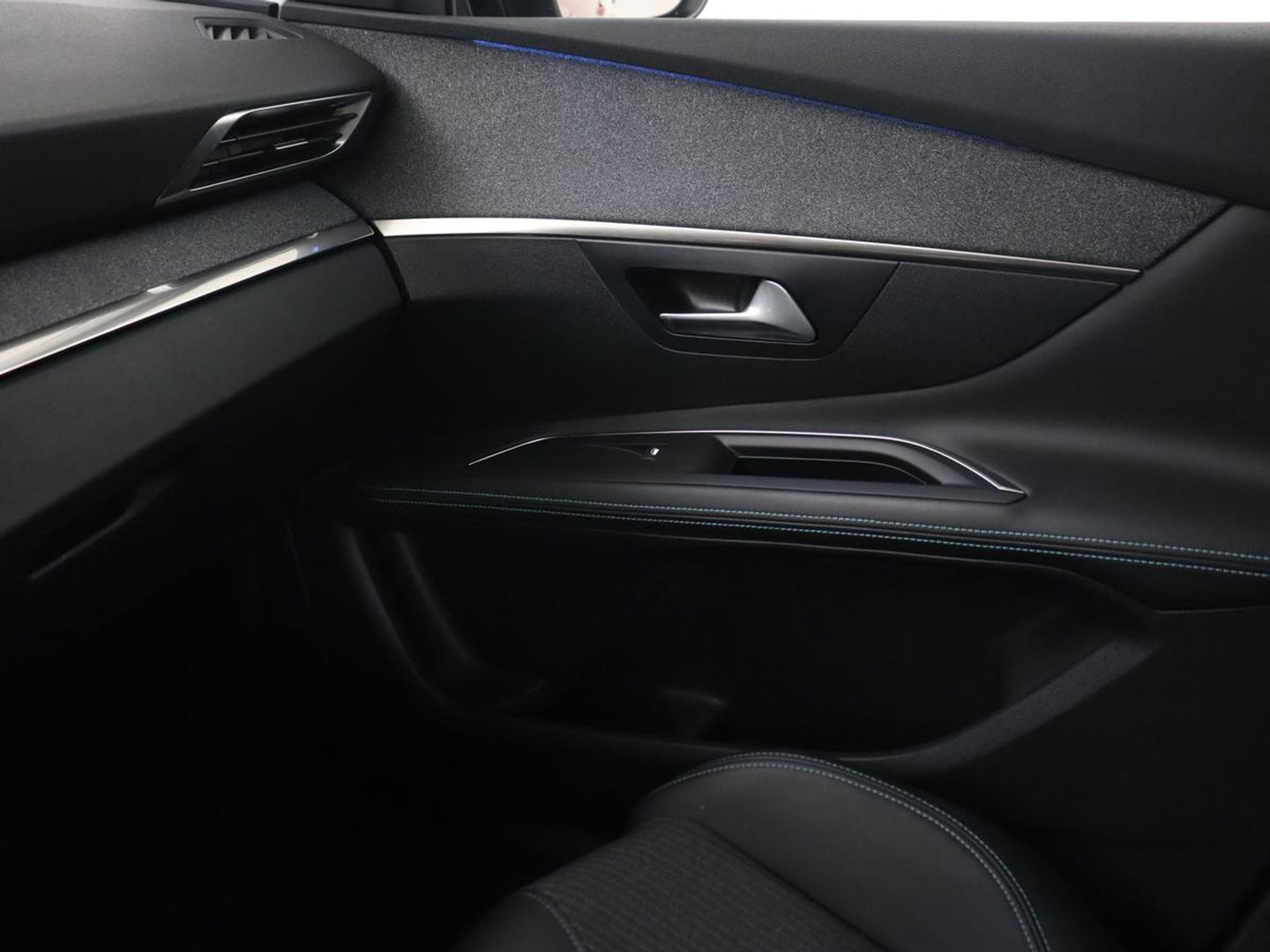 Peugeot 3008 1.6 HYbrid 225 Allure | Trekhaak | Camera | Half leder | Full LED | DAB | Parkeerhulp | Cruise control | Bluetooth | Climate control | PHEV | Plug In