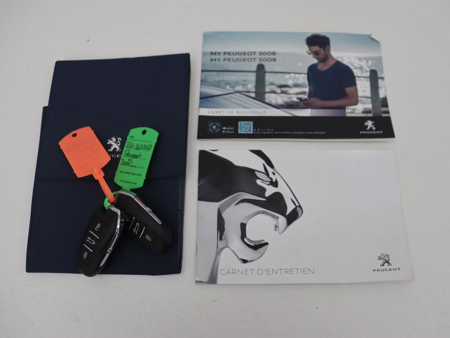 Peugeot 3008 1.6 HYbrid 225 Allure | Trekhaak | Camera | Half leder | Full LED | DAB | Parkeerhulp | Cruise control | Bluetooth | Climate control | PHEV | Plug In