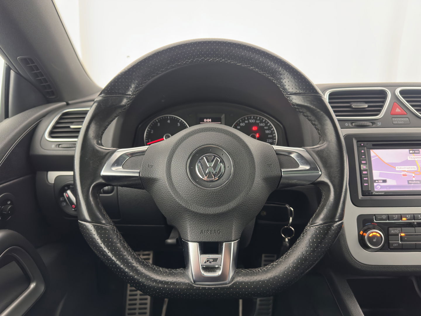 Volkswagen Scirocco 1.4 TSI R-Line *PANO | XENON | HEATED-SPORTSEATS | NAVI-FULLMAP | ECC | SUBWOOFER | PDC | PRIVACY-GLASS | 17''ALU*