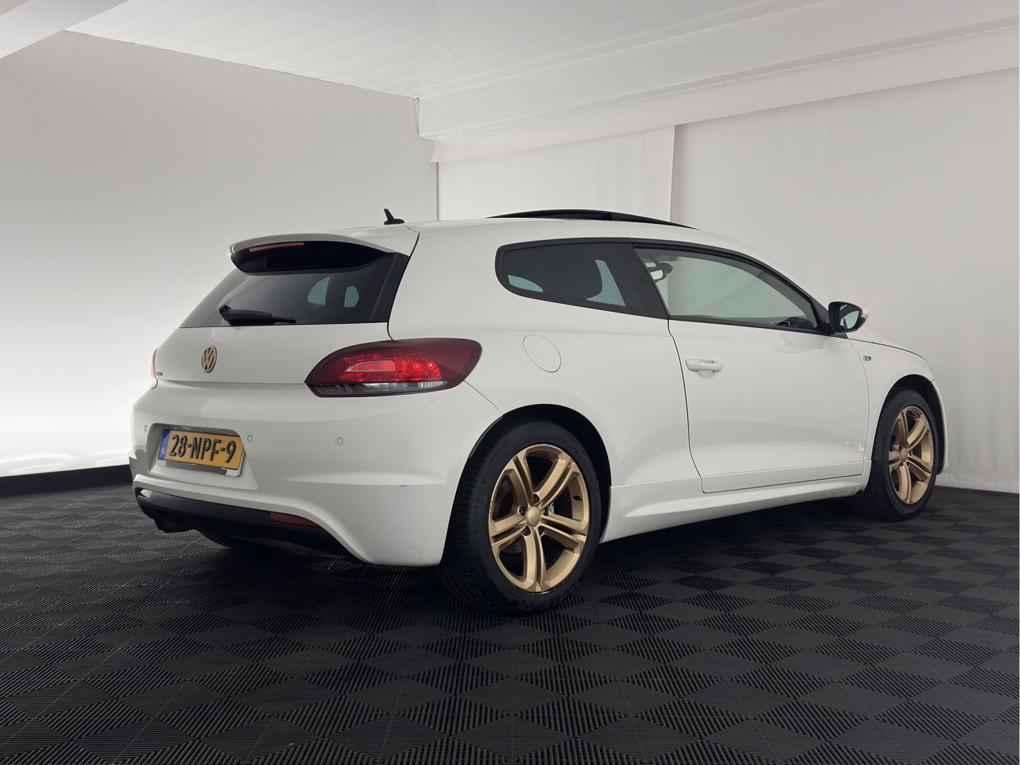 Volkswagen Scirocco 1.4 TSI R-Line *PANO | XENON | HEATED-SPORTSEATS | NAVI-FULLMAP | ECC | SUBWOOFER | PDC | PRIVACY-GLASS | 17''ALU*