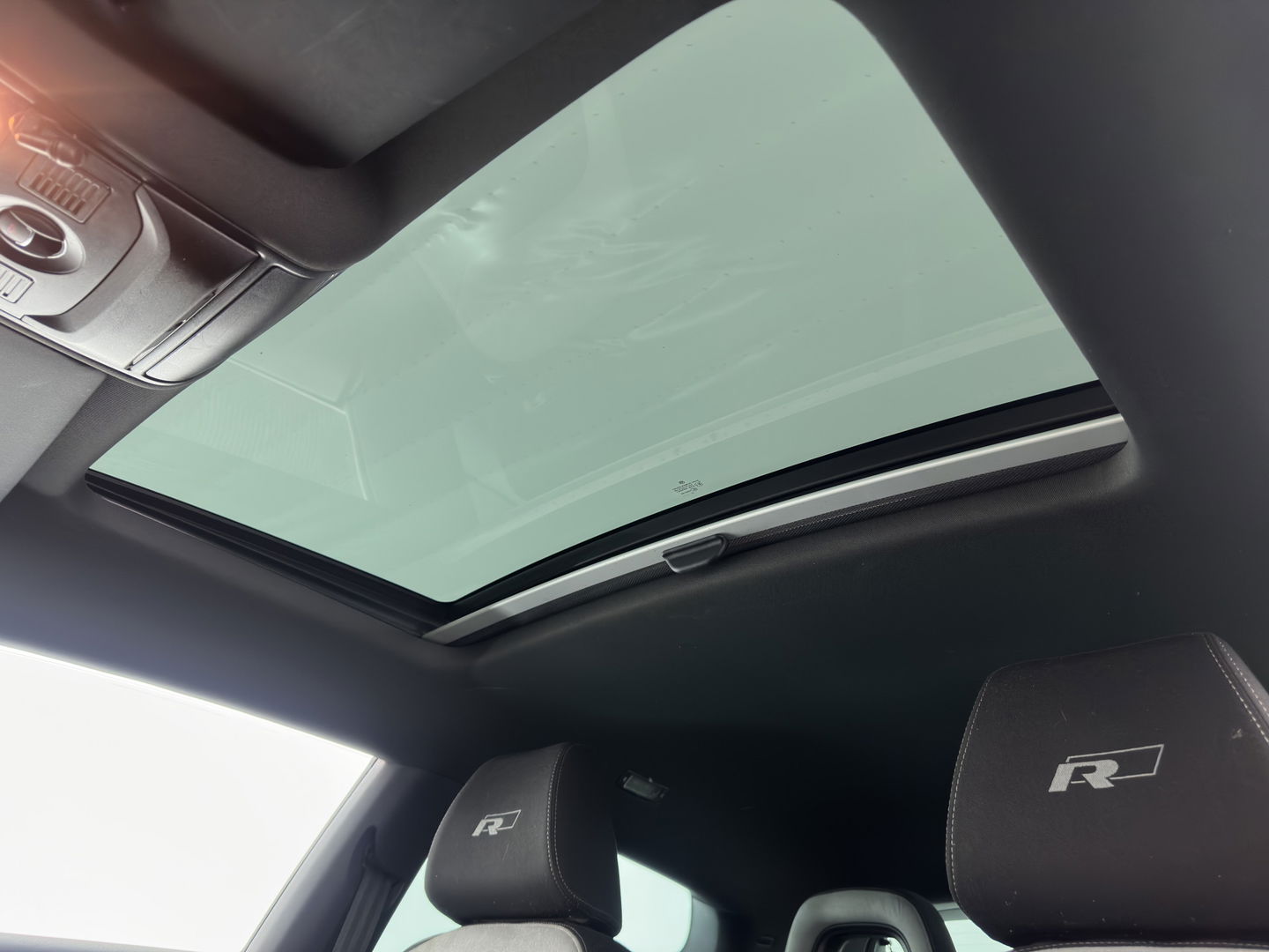 Volkswagen Scirocco 1.4 TSI R-Line *PANO | XENON | HEATED-SPORTSEATS | NAVI-FULLMAP | ECC | SUBWOOFER | PDC | PRIVACY-GLASS | 17''ALU*