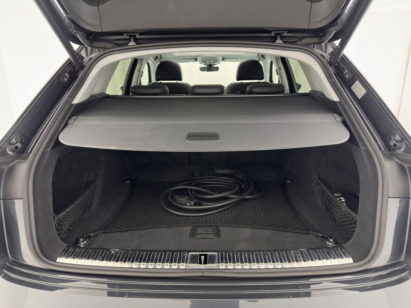 Audi e-tron 55 quattro Business edition Plus 95 kWh [ 3-Fase ] {SOH-88%} (INCL-BTW) *PANO | LUXURY-LEATHER | ADAPTIVE-CRUISE | FULL-LED | DIGI-COCKPIT | KEYLESS | MEMORY-PACK | CAMERA | NAVI-FULLMAP | SHIFT-PADDLES | DAB+ | COMFORT-SEATS | 20''ALU*