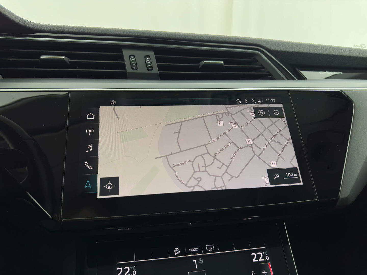 Audi e-tron 55 quattro Business edition Plus 95 kWh [ 3-Fase ] (INCL-BTW) *PANO | LUXURY-LEATHER | ADAPTIVE-CRUISE | FULL-LED | DIGI-COCKPIT | KEYLESS | MEMORY-PACK | CAMERA | NAVI-FULLMAP | SHIFT-PADDLES | DAB+ | COMFORT-SEATS | 20''ALU*