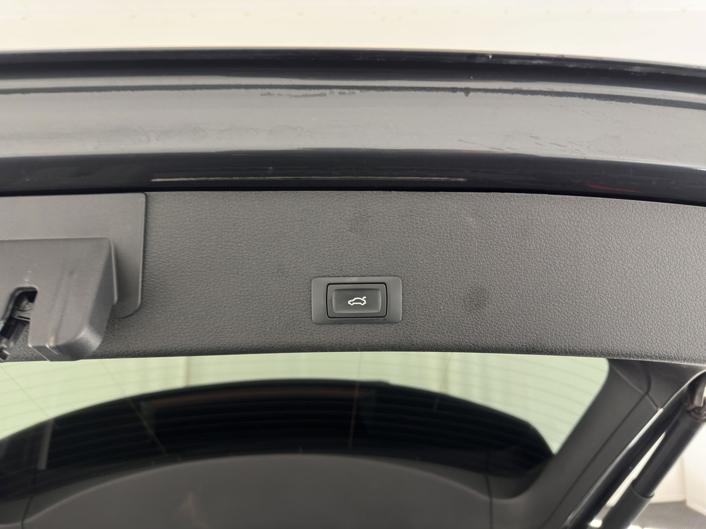 Audi e-tron 55 quattro Business edition Plus 95 kWh [ 3-Fase ] {SOH-88%} (INCL-BTW) *PANO | LUXURY-LEATHER | ADAPTIVE-CRUISE | FULL-LED | DIGI-COCKPIT | KEYLESS | MEMORY-PACK | CAMERA | NAVI-FULLMAP | SHIFT-PADDLES | DAB+ | COMFORT-SEATS | 20''ALU*