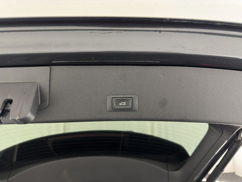 Audi e-tron 55 quattro Business edition Plus 95 kWh [ 3-Fase ] (INCL-BTW) *PANO | LUXURY-LEATHER | ADAPTIVE-CRUISE | FULL-LED | DIGI-COCKPIT | KEYLESS | MEMORY-PACK | CAMERA | NAVI-FULLMAP | SHIFT-PADDLES | DAB+ | COMFORT-SEATS | 20''ALU*