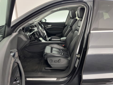 Audi e-tron 55 quattro Business edition Plus 95 kWh [ 3-Fase ] (INCL-BTW) *PANO | LUXURY-LEATHER | ADAPTIVE-CRUISE | FULL-LED | DIGI-COCKPIT | KEYLESS | MEMORY-PACK | CAMERA | NAVI-FULLMAP | SHIFT-PADDLES | DAB+ | COMFORT-SEATS | 20''ALU*