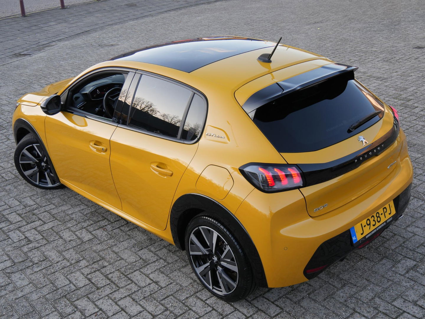 Peugeot 208 1.2 GT-LINE/ PANORAMADAK/ KEYLESS/ NL-AUTO VAN 1STE EIGENAAR