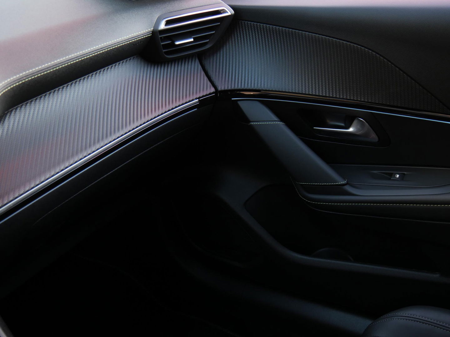 Peugeot 208 1.2 GT-LINE/ PANORAMADAK/ KEYLESS/ NL-AUTO VAN 1STE EIGENAAR