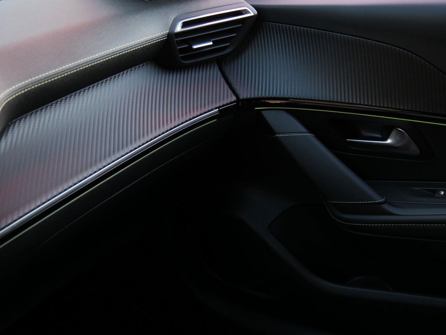 Peugeot 208 1.2 GT-LINE/ PANORAMADAK/ KEYLESS/ NL-AUTO VAN 1STE EIGENAAR