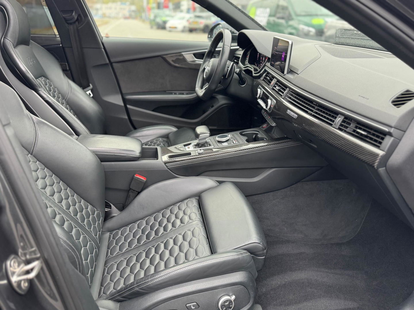 Audi A4 Avant 2.9 TFSI RS 4 quattro 450PK B&O 3D Pano Carbon Massage Leder