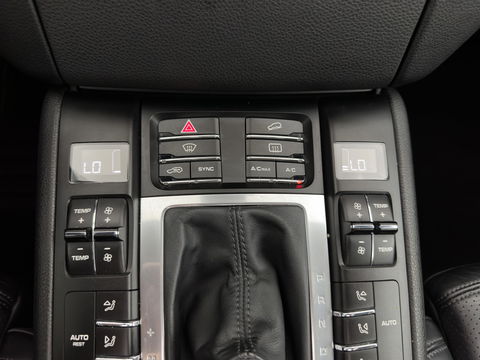 Porsche Macan 3.0 S Aut. *PANO | LUXURY-LEATHER | XENON | SPORT-CHRONO-PACK | MEMORY-PACK | BOSE-SOUND | AIR-SUSPENSION | HEATED-COMFORTSEATS | CAMERA | NAVI-FULLMAP | PRIVACY-GLASS | SHIFT-PADDLES | 21''ALU*