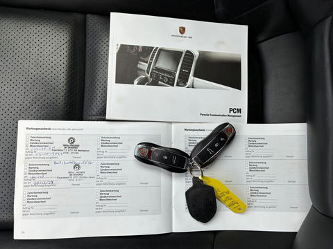 Porsche Macan 3.0 S Aut. *PANO | LUXURY-LEATHER | XENON | SPORT-CHRONO-PACK | MEMORY-PACK | BOSE-SOUND | AIR-SUSPENSION | HEATED-COMFORTSEATS | CAMERA | NAVI-FULLMAP | PRIVACY-GLASS | SHIFT-PADDLES | 21''ALU*