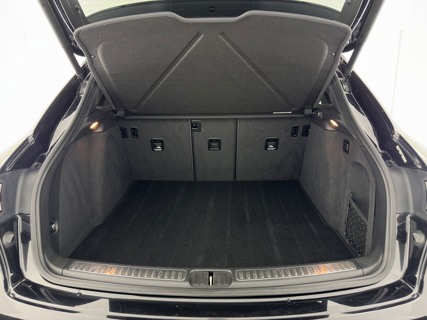 Porsche Macan 3.0 S Aut. *PANO | LUXURY-LEATHER | XENON | SPORT-CHRONO-PACK | MEMORY-PACK | BOSE-SOUND | AIR-SUSPENSION | HEATED-COMFORTSEATS | CAMERA | NAVI-FULLMAP | PRIVACY-GLASS | SHIFT-PADDLES | 21''ALU*