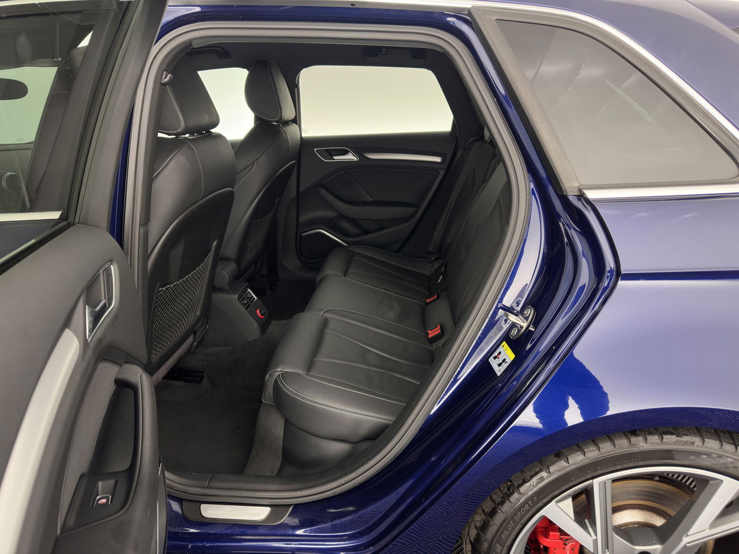 Audi S3 Sportback 2.0 TFSI S3 Quattro Pro Line Plus Aut. *LUXURY-LEATHER | BI-XENON | ADAPTIVE-CRUISE | BANG&OLUFSEN | NAVI-FULLMAP | HEATED-SPORTSEATS | SHIFT-PADDLES | PRIVACY-GLASS | ECC | PDC | 19''ALU*