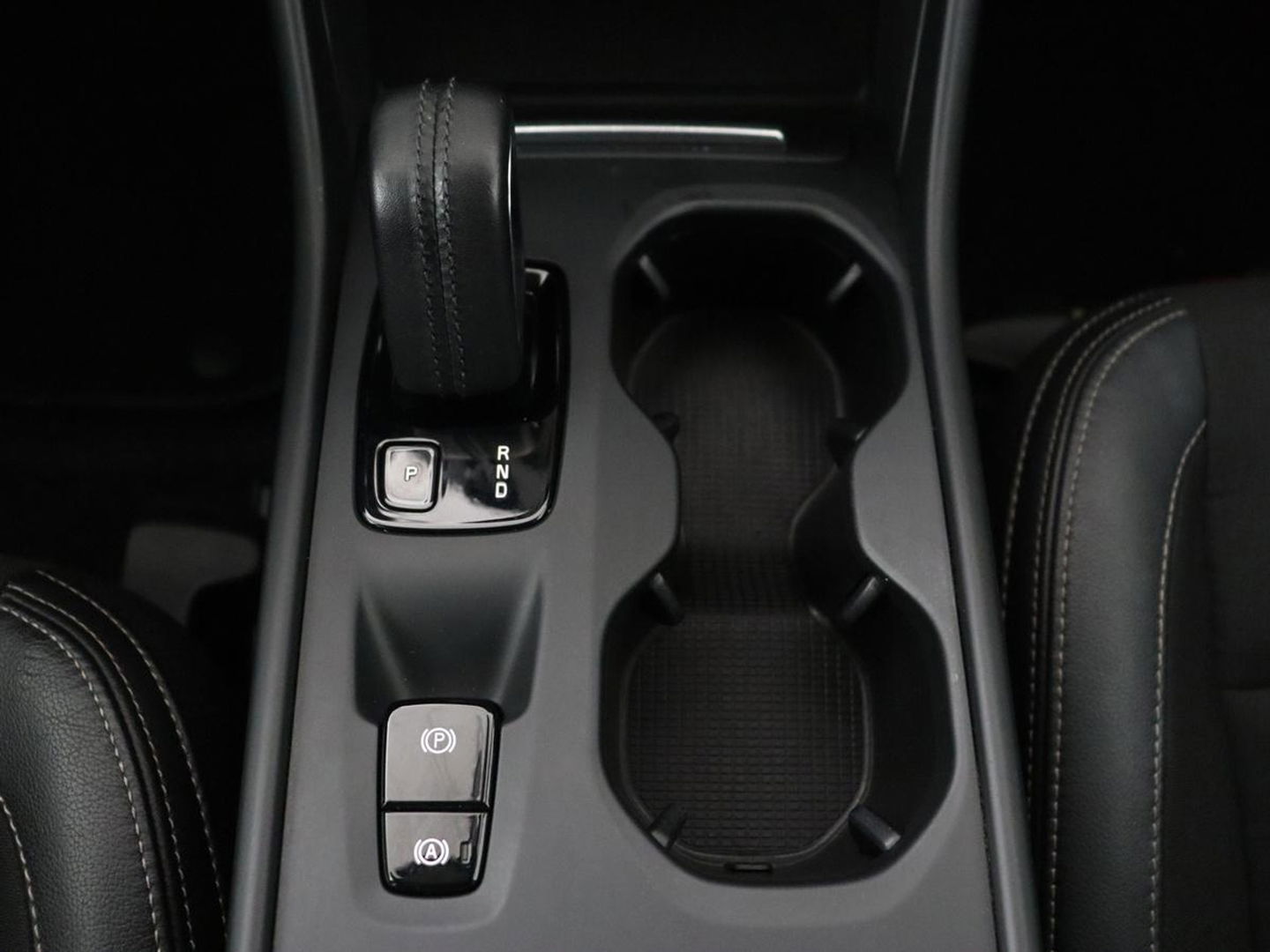 Volvo XC40 1.5 T5 Recharge Business Pro | Panoramadak | Adaptive cruise | Camera | Carplay | Half leder | Navigatie | Full LED | PHEV | Plug In