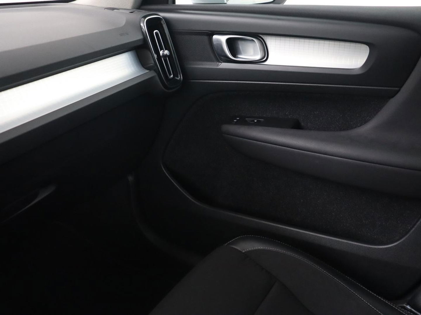 Volvo XC40 1.5 T5 Recharge Business Pro | Panoramadak | Adaptive cruise | Camera | Carplay | Half leder | Navigatie | Full LED | PHEV | Plug In