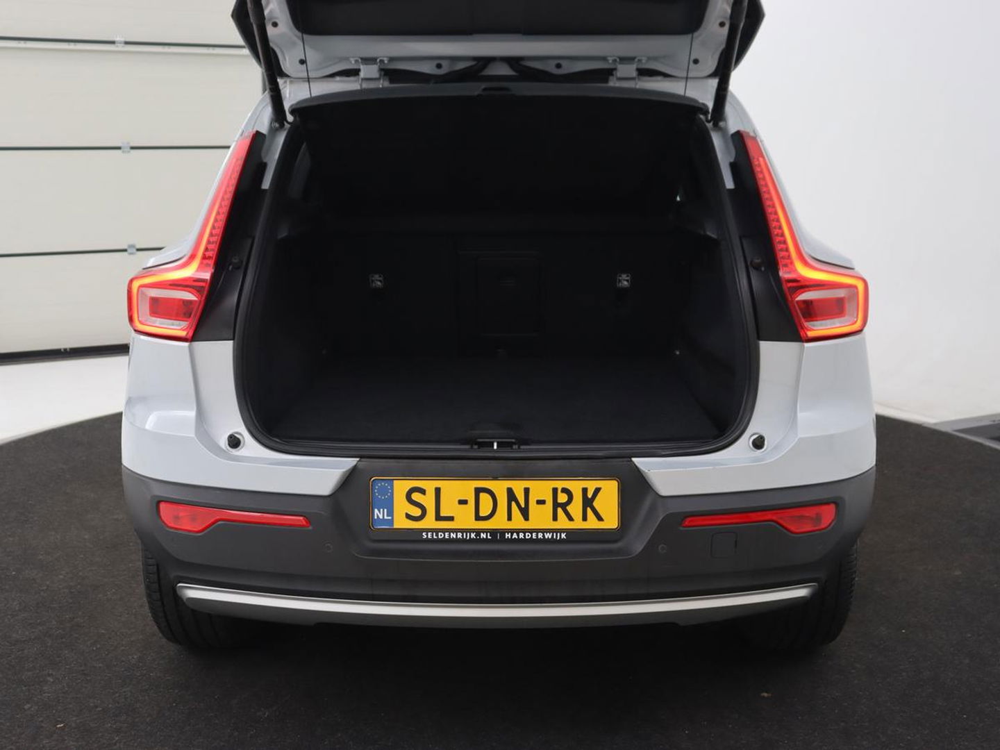 Volvo XC40 1.5 T5 Recharge Business Pro | Panoramadak | Adaptive cruise | Camera | Carplay | Half leder | Navigatie | Full LED | PHEV | Plug In