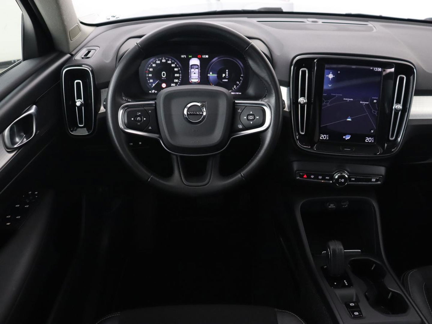 Volvo XC40 1.5 T5 Recharge Business Pro | Panoramadak | Adaptive cruise | Camera | Carplay | Half leder | Navigatie | Full LED | PHEV | Plug In