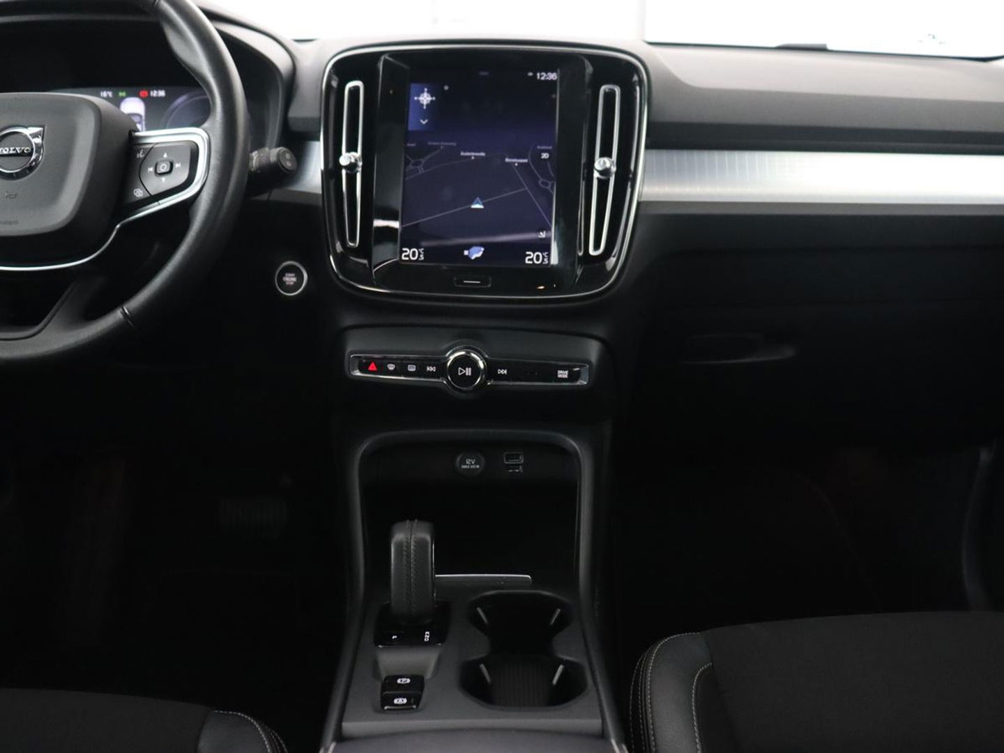 Volvo XC40 1.5 T5 Recharge Business Pro | Panoramadak | Adaptive cruise | Camera | Carplay | Half leder | Navigatie | Full LED | PHEV | Plug In
