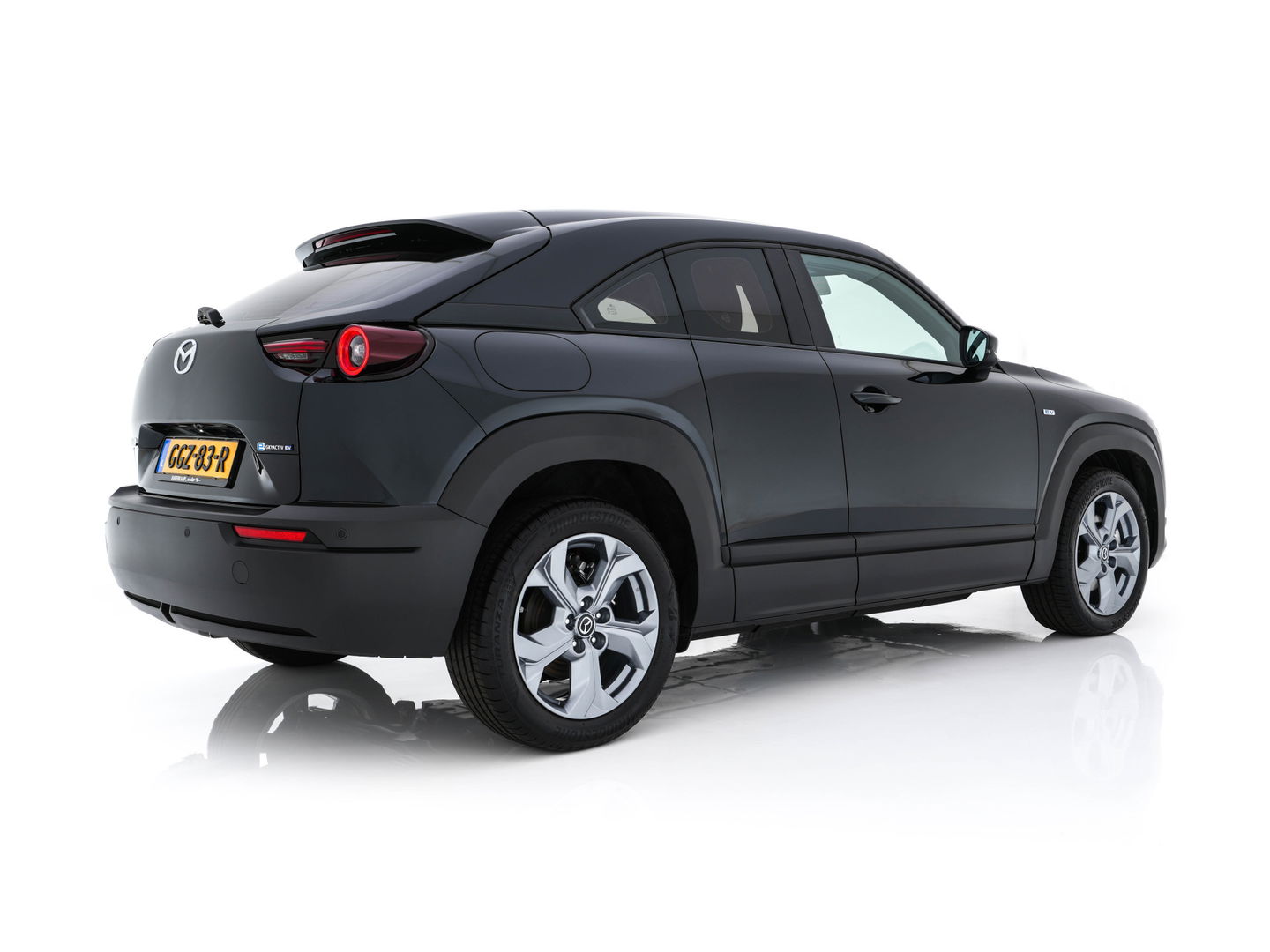 Mazda MX-30 e-SkyActiv EV 145 Advantage 36 kWh ( Fase-3 ) {SOH-100%} Aut. *HEAD-UP | ADAPTIVE-CRUISE | BLIND-SPOT | FULL-LED | HEATED-COMFORTSEATS | CAMERA | KEYLESS | DAB+ | DIGI-COCKPIT | SHIFT-PADDLES | NAVI-FULLMAP | ECC | PRIVACY-GLASS | PDC | 18''ALU*