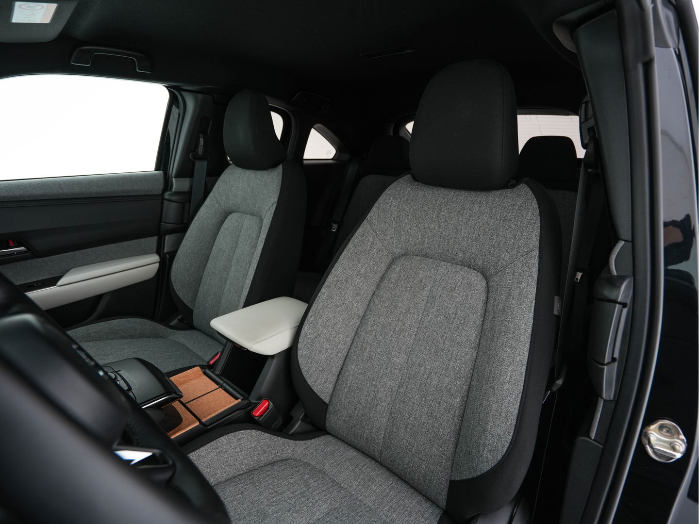 Mazda MX-30 e-SkyActiv EV 145 Advantage 36 kWh Aut. *HEAD-UP | ADAPTIVE-CRUISE | BLIND-SPOT | FULL-LED | HEATED-COMFORTSEATS | CAMERA | KEYLESS | DAB+ | NAVI-FULLMAP | ECC | PDC | 18''ALU*