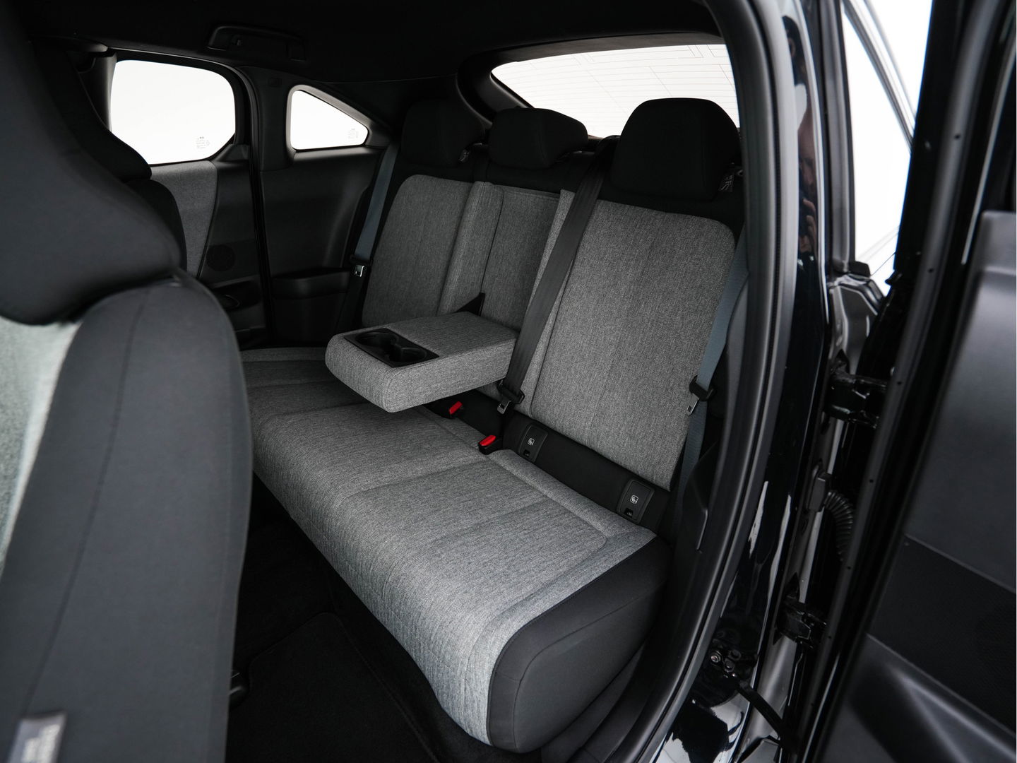 Mazda MX-30 e-SkyActiv EV 145 Advantage 36 kWh Aut. *HEAD-UP | ADAPTIVE-CRUISE | BLIND-SPOT | FULL-LED | HEATED-COMFORTSEATS | CAMERA | KEYLESS | DAB+ | NAVI-FULLMAP | ECC | PDC | 18''ALU*