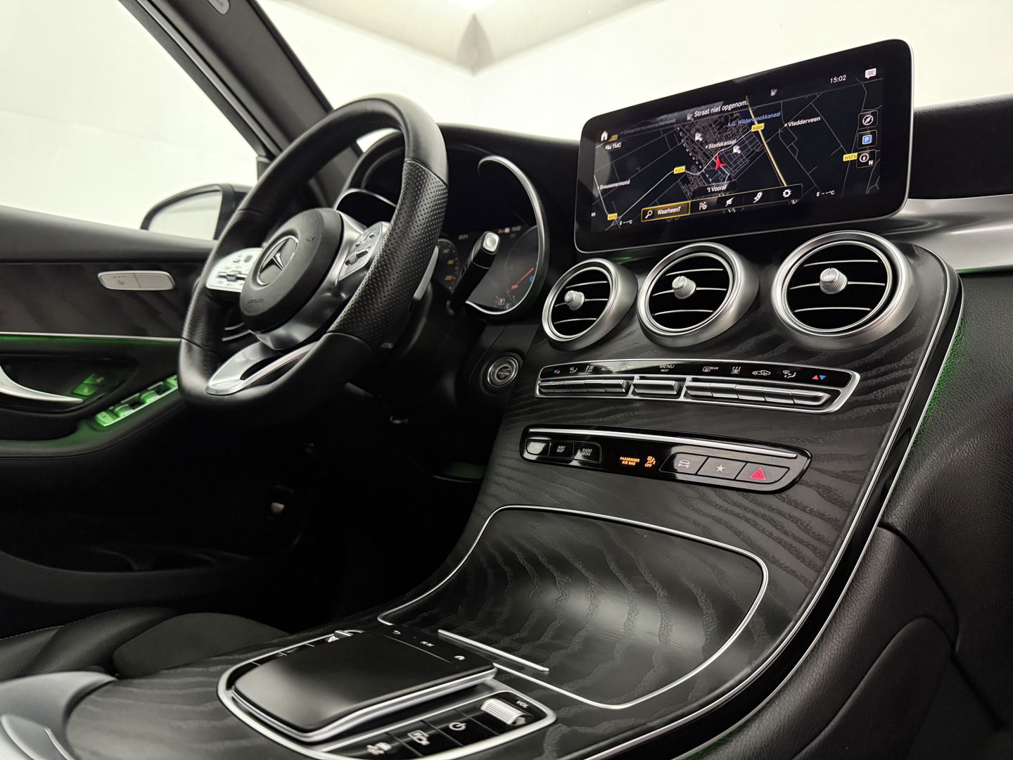Mercedes-Benz GLC 300de 4MATIC Business Solution AMG | 306PK | Pano | Sfeerverl. | Camera | Virtual | Carplay | El.Trekh. | LED l Keyless