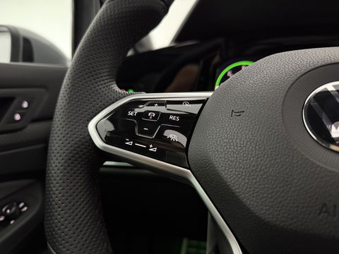 Volkswagen Golf 2.0 TDI R-Line | Pano | Sfeer | Virtual | Camera | Carplay | Stoel/Stuur verw. | NAP