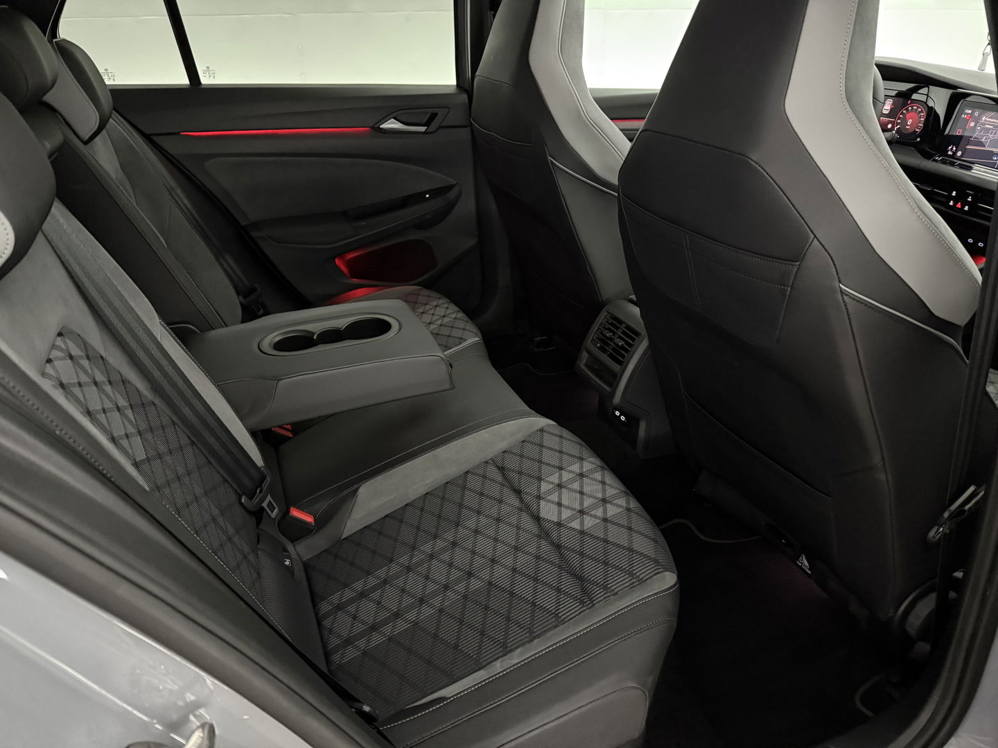 Volkswagen Golf 2.0 TDI R-Line | Pano | Sfeer | Virtual | Camera | Carplay | Stoel/Stuur verw. | NAP