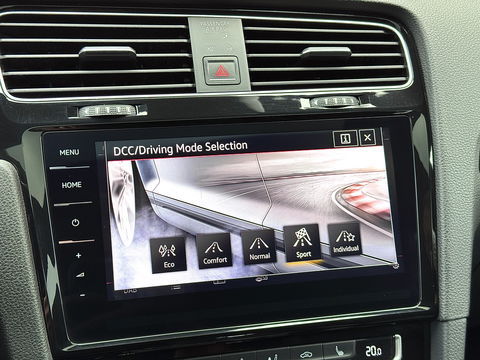 Volkswagen Golf 2.0 TSI GTI Performance | 245 PK! | Panoramadak | Dynaudio | Leder | Apple Carplay | Android Auto | Adaptieve Cruise Control | Lane Assist | Camera | Dodehoeksensor |