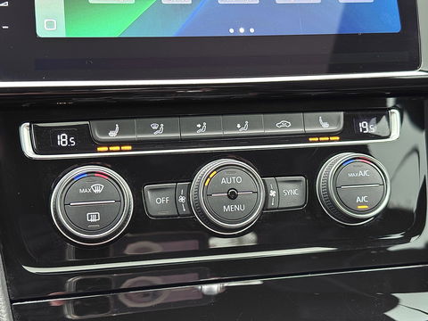 Volkswagen Golf 2.0 TSI GTI Performance | 245 PK! | Panoramadak | Dynaudio | Leder | Apple Carplay | Android Auto | Adaptieve Cruise Control | Lane Assist | Camera | Dodehoeksensor |