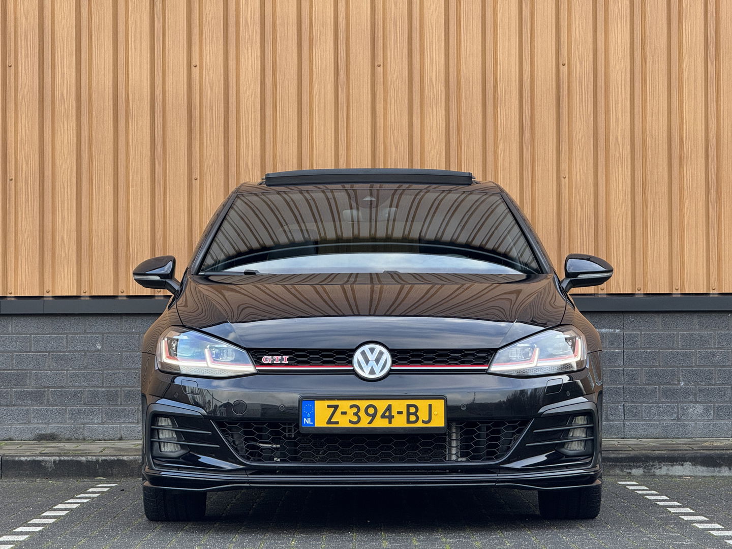 Volkswagen Golf 2.0 TSI GTI Performance | 245 PK! | Panoramadak | Dynaudio | Leder | Apple Carplay | Android Auto | Adaptieve Cruise Control | Lane Assist | Camera | Dodehoeksensor |