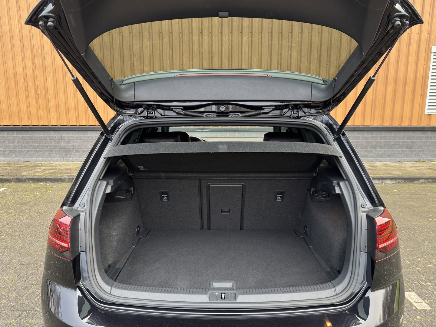 Volkswagen Golf 2.0 TSI GTI Performance | 245 PK! | Panoramadak | Dynaudio | Leder | Apple Carplay | Android Auto | Adaptieve Cruise Control | Lane Assist | Camera | Dodehoeksensor |