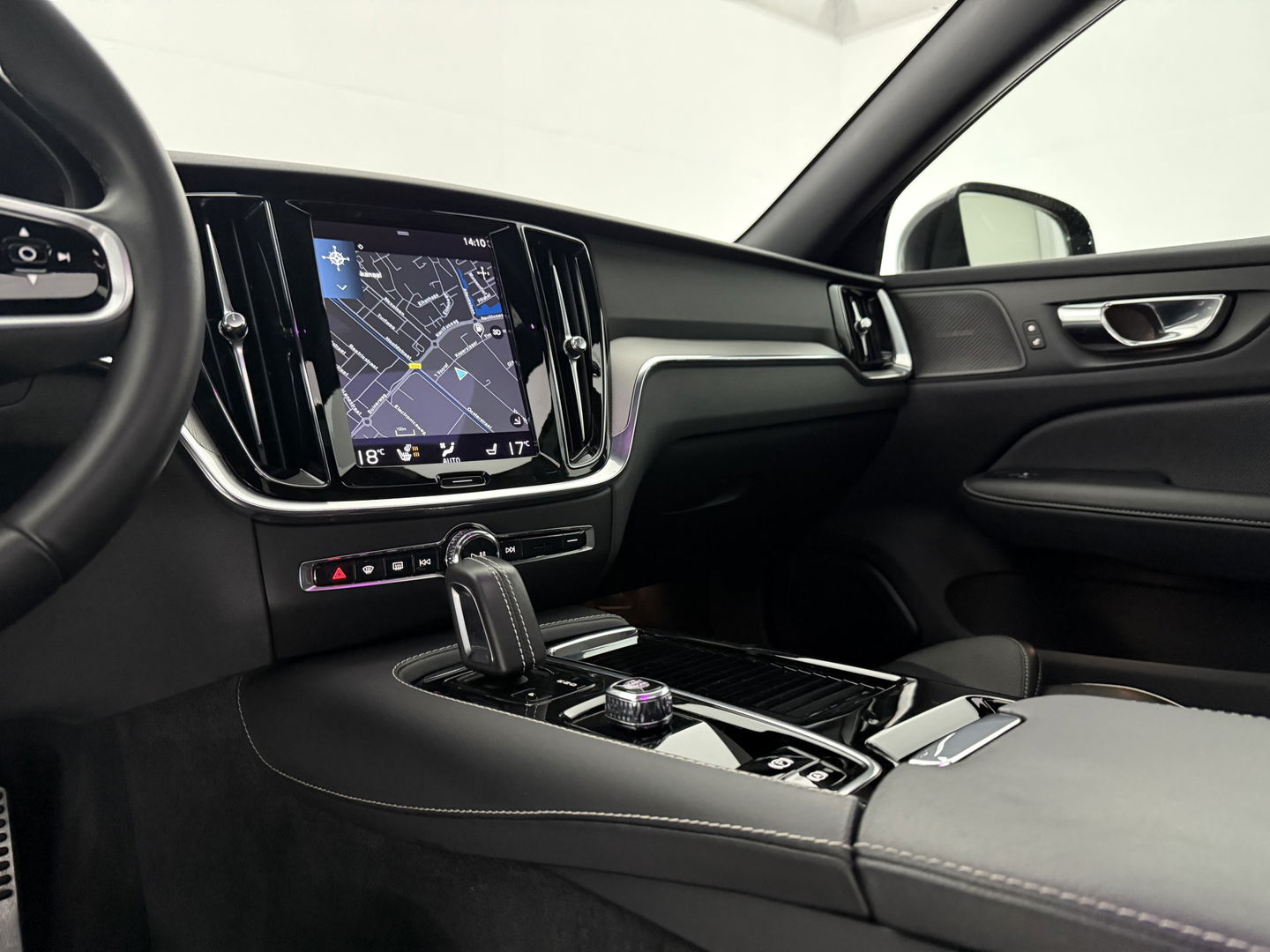 Volvo V60 2.0 T6 Recharge 340PK AWD R-Design | Pano | H/K | Virtual | Carplay | Memory | Camera | Stoel/Stuurverw. | Keyless | NAP
