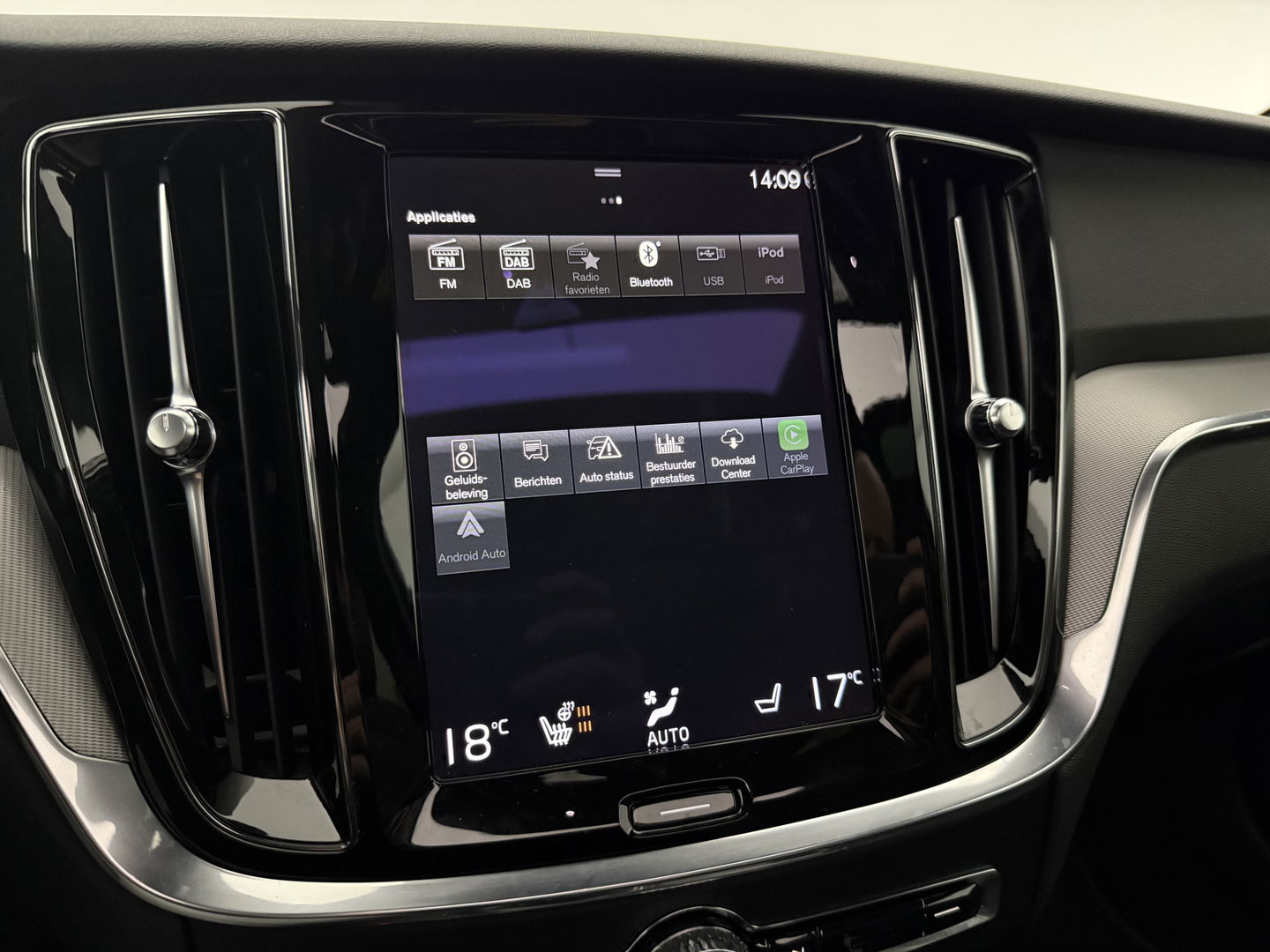 Volvo V60 2.0 T6 Recharge 340PK AWD R-Design | Pano | H/K | Virtual | Carplay | Memory | Camera | Stoel/Stuurverw. | Keyless | NAP