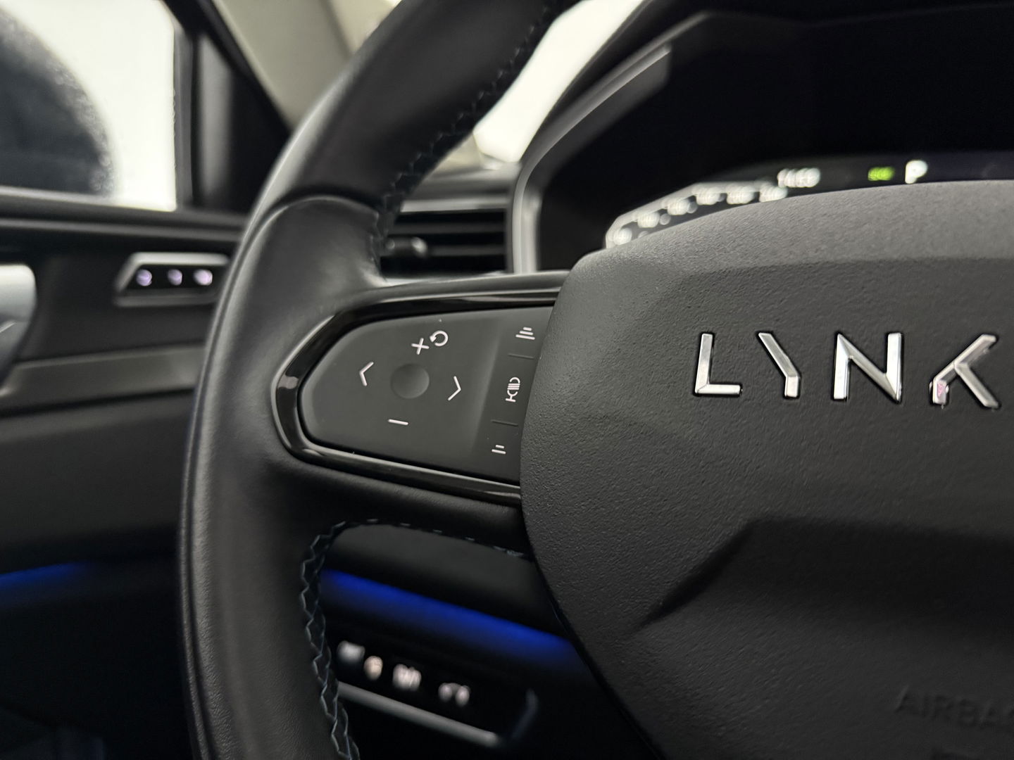 Lynk Co 01 1.5 Black Edition | SOH 93% | Pano | Sfeerverl. | 360° | Memory | Virtual | Carplay | Adap. Cruise | NAP