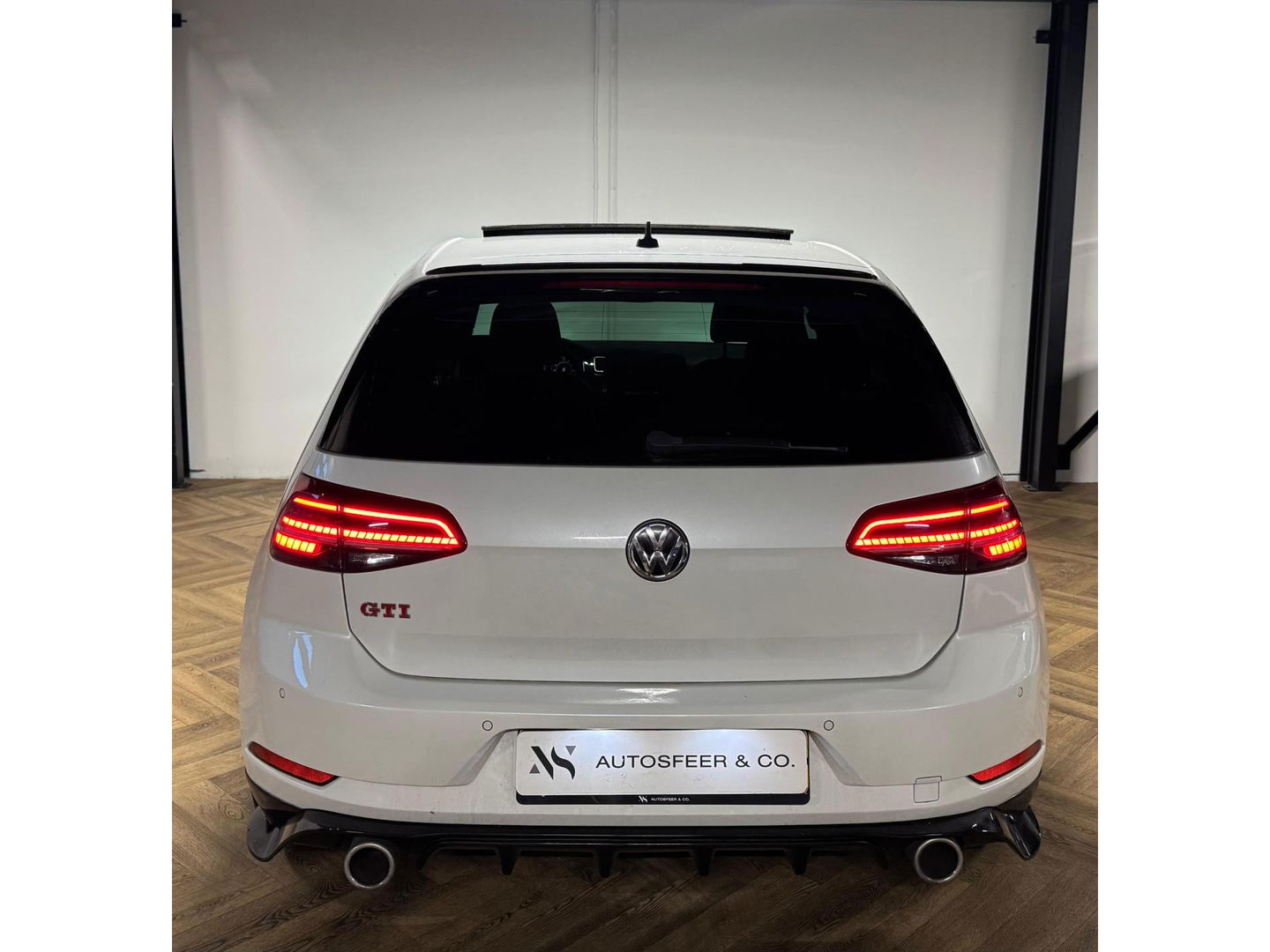 Volkswagen Golf 2.0 TSI GTI TCR PANO KEYLESS VOL'