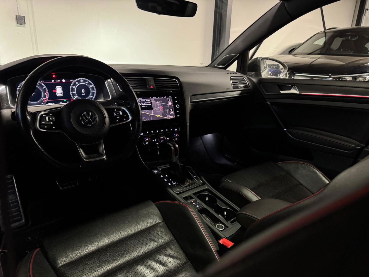 Volkswagen Golf 2.0 TSI GTI TCR PANO KEYLESS VOL'