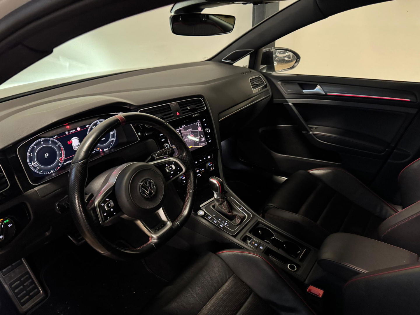 Volkswagen Golf 2.0 TSI GTI TCR PANO KEYLESS VOL'