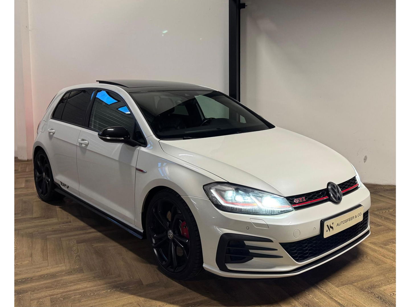 Volkswagen Golf 2.0 TSI GTI TCR PANO KEYLESS VOL'