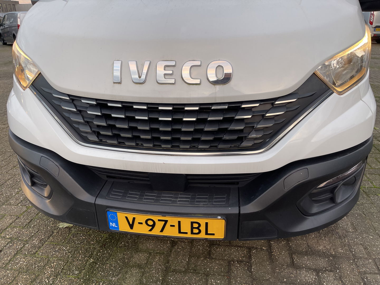 Iveco Daily 35S14V 2.3 410 L4H2 automaat / dubbel cabine 7 persoons / vaste prijs rijklaar € 29.950 ex btw / lease €/ cruise en climate control / trekhaak 3500 kg / euro 6 / bpm vrij