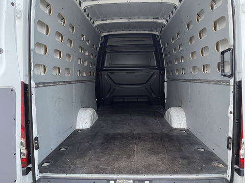 Iveco Daily 35S14V 2.3 410 L4H2 automaat / dubbel cabine 7 persoons / vaste prijs rijklaar € 29.950 ex btw / lease €/ cruise en climate control / trekhaak 3500 kg / euro 6 / bpm vrij