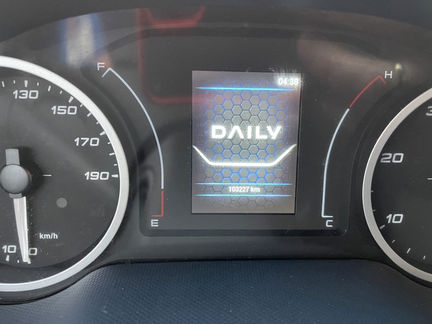 Iveco Daily 35S14V 2.3 410 L4H2 automaat / dubbel cabine 7 persoons / vaste prijs rijklaar € 29.950 ex btw / lease €/ cruise en climate control / trekhaak 3500 kg / euro 6 / bpm vrij