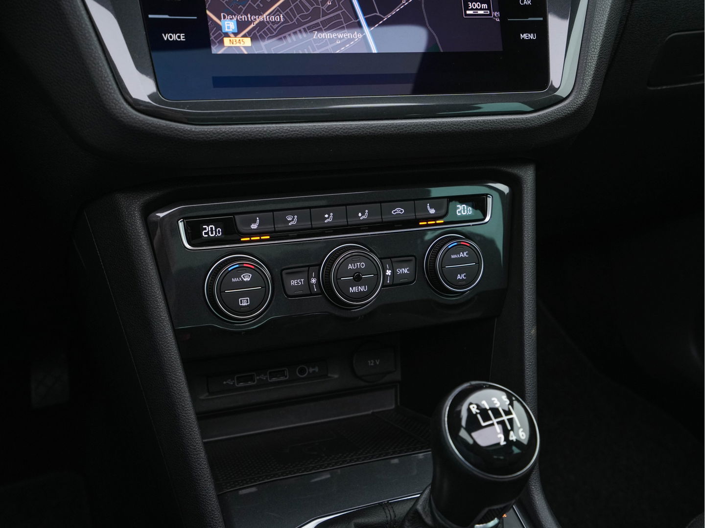 Volkswagen Tiguan 1.5 TSI R-Line Comfortline Business (INCL-BTW) *PANO | FULL-LED | ADAPTIVE-CRUISE | DIGI-COCKPIT | HEATED-COMFORTSEATS | NAV-FULLMAP | DAB+ | TOWBAR | PRIVACY-GLASS | ECC | PDC | 19''ALU*