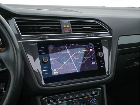 Volkswagen Tiguan 1.5 TSI R-Line Comfortline Business (INCL-BTW) *PANO | FULL-LED | ADAPTIVE-CRUISE | DIGI-COCKPIT | HEATED-COMFORTSEATS | NAV-FULLMAP | DAB+ | TOWBAR | PRIVACY-GLASS | ECC | PDC | 19''ALU*