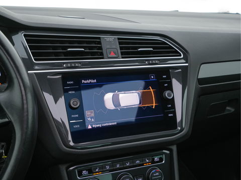 Volkswagen Tiguan 1.5 TSI R-Line Comfortline Business (INCL-BTW) *PANO | FULL-LED | ADAPTIVE-CRUISE | DIGI-COCKPIT | HEATED-COMFORTSEATS | NAV-FULLMAP | DAB+ | TOWBAR | PRIVACY-GLASS | ECC | PDC | 19''ALU*