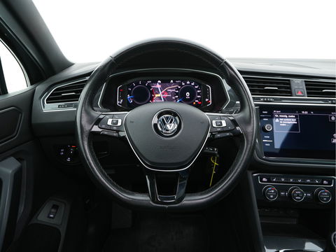 Volkswagen Tiguan 1.5 TSI R-Line Comfortline Business (INCL-BTW) *PANO | FULL-LED | ADAPTIVE-CRUISE | DIGI-COCKPIT | HEATED-COMFORTSEATS | NAV-FULLMAP | DAB+ | TOWBAR | PRIVACY-GLASS | ECC | PDC | 19''ALU*