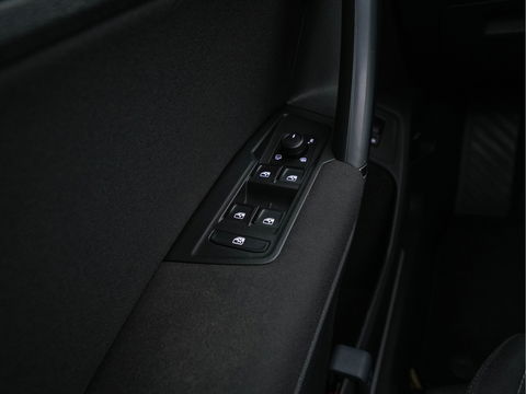 Volkswagen Tiguan 1.5 TSI R-Line Comfortline Business (INCL-BTW) *PANO | FULL-LED | ADAPTIVE-CRUISE | DIGI-COCKPIT | HEATED-COMFORTSEATS | NAV-FULLMAP | DAB+ | TOWBAR | PRIVACY-GLASS | ECC | PDC | 19''ALU*